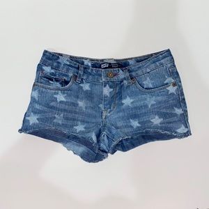 Trendy Levi’s light blue star denim summer shorts